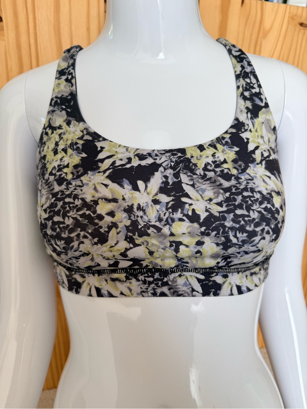 Lululemon Floral Double Crossback Sports Yoga Bra with Removable Pads Size 4
